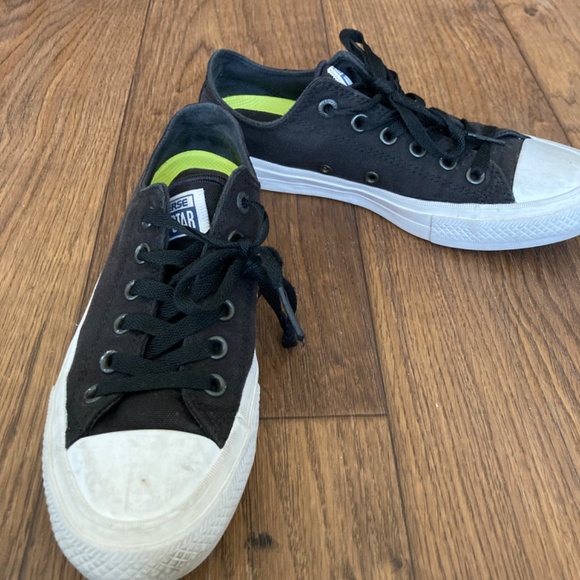 Low top Black Chuck Taylors - Picture 2 of 3
